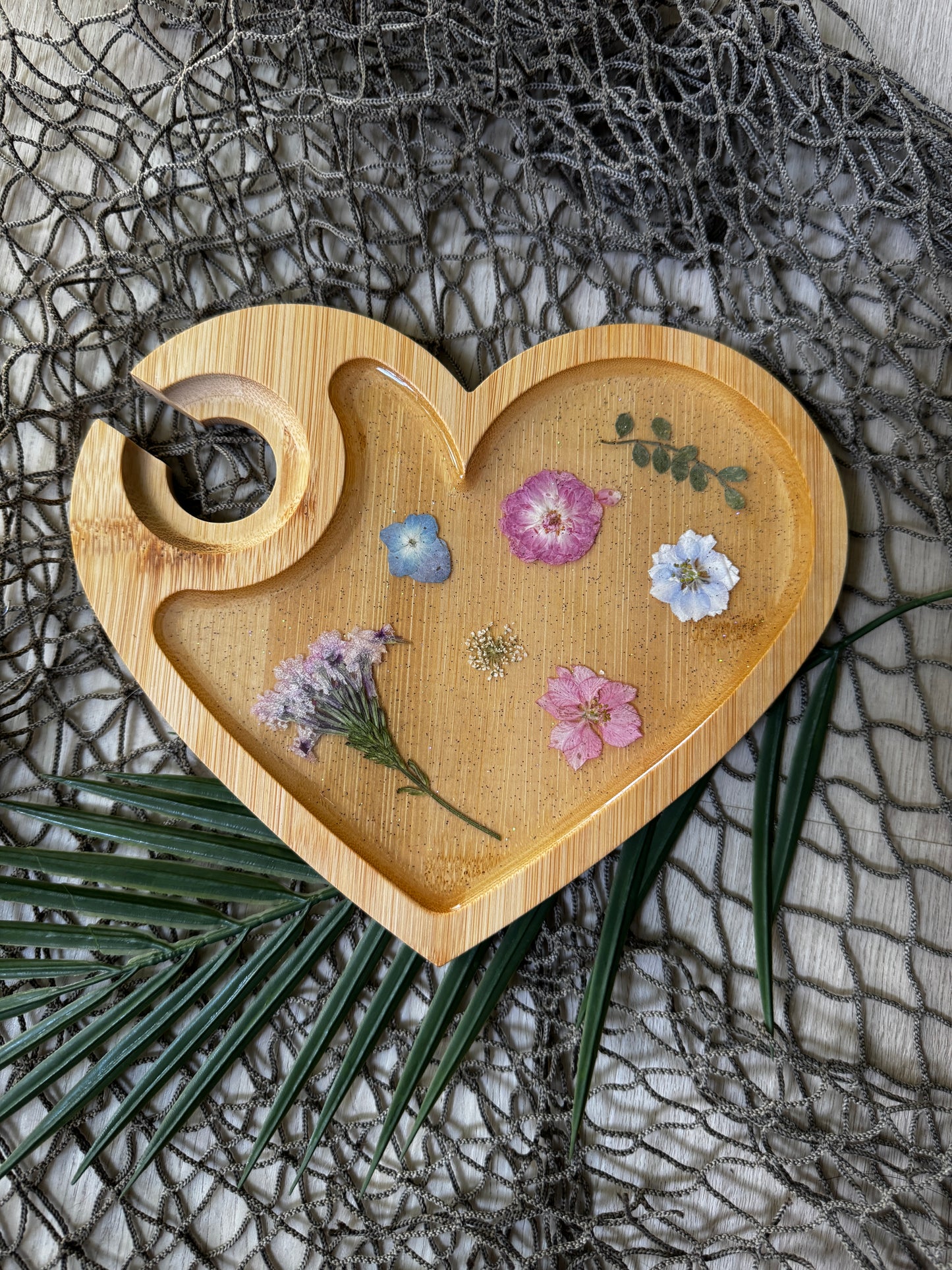 Flower Heart Appetizer plate with wine glass holder