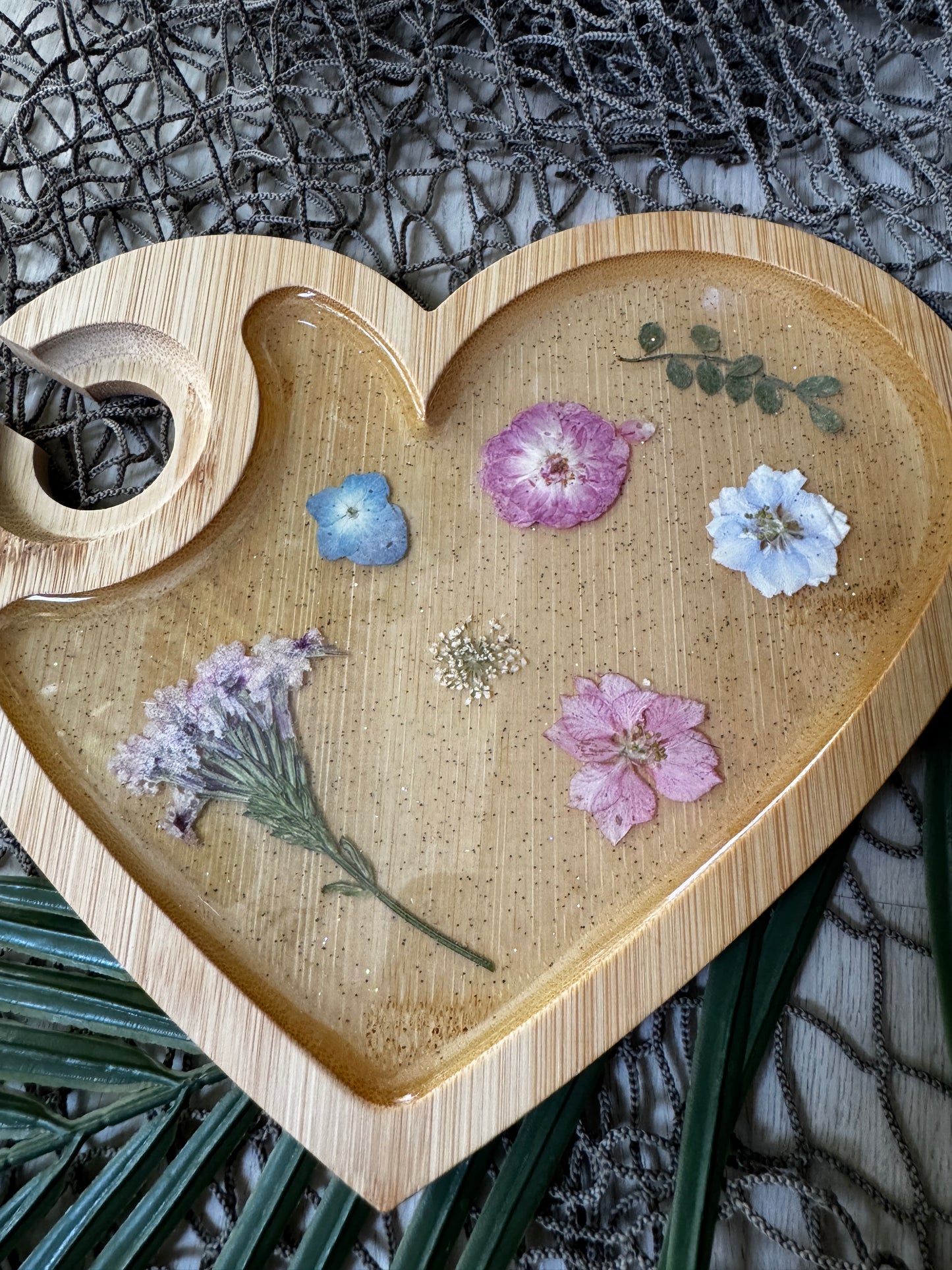 Flower Heart Appetizer plate with wine glass holder