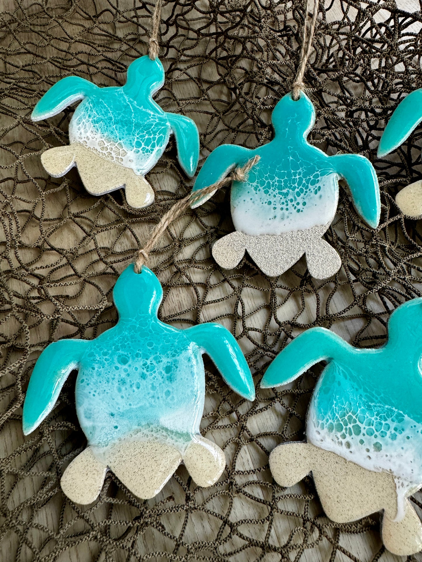 Ocean Resin Wave Turtle Ornament, Sea Turtle Christmas Ornament, Beach-Themed Holiday Décor, Handmade Coastal Gift, Beach Lover Ornament