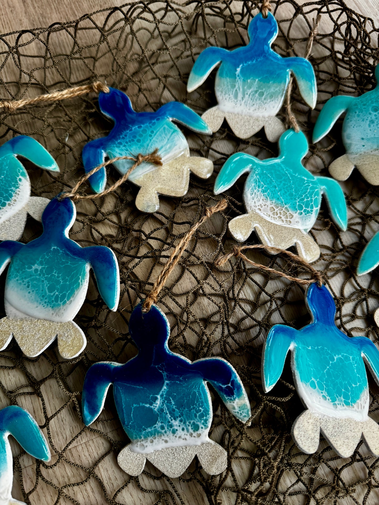 Ocean Resin Wave Turtle Ornament, Sea Turtle Christmas Ornament, Beach-Themed Holiday Décor, Handmade Coastal Gift, Beach Lover Ornament