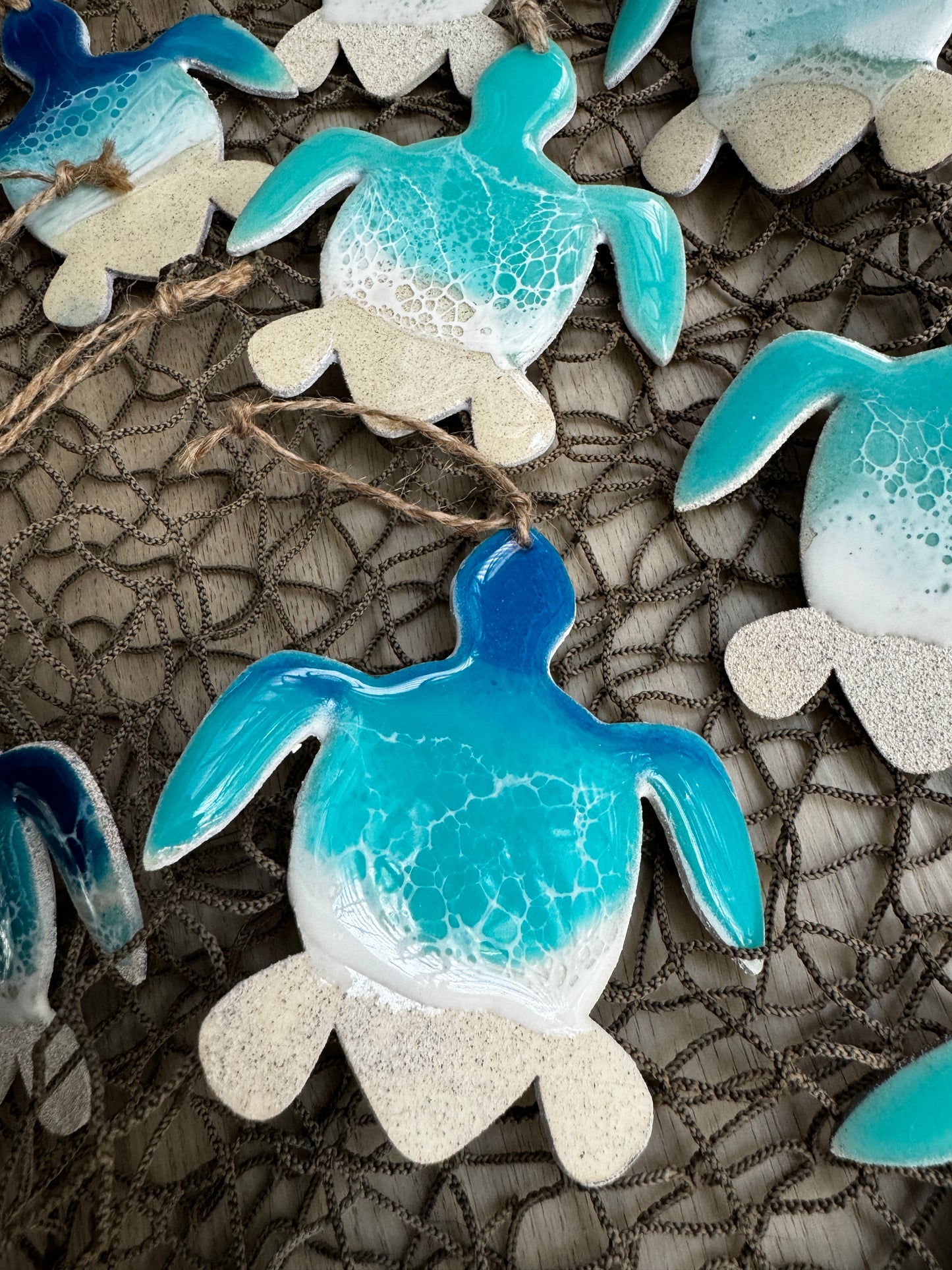 Ocean Resin Wave Turtle Ornament, Sea Turtle Christmas Ornament, Beach-Themed Holiday Décor, Handmade Coastal Gift, Beach Lover Ornament