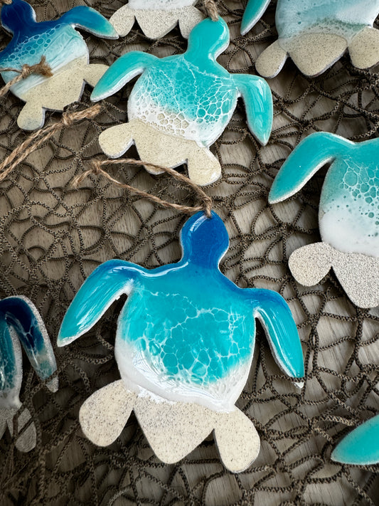 Ocean Resin Wave Turtle Ornament, Sea Turtle Christmas Ornament, Beach-Themed Holiday Décor, Handmade Coastal Gift, Beach Lover Ornament