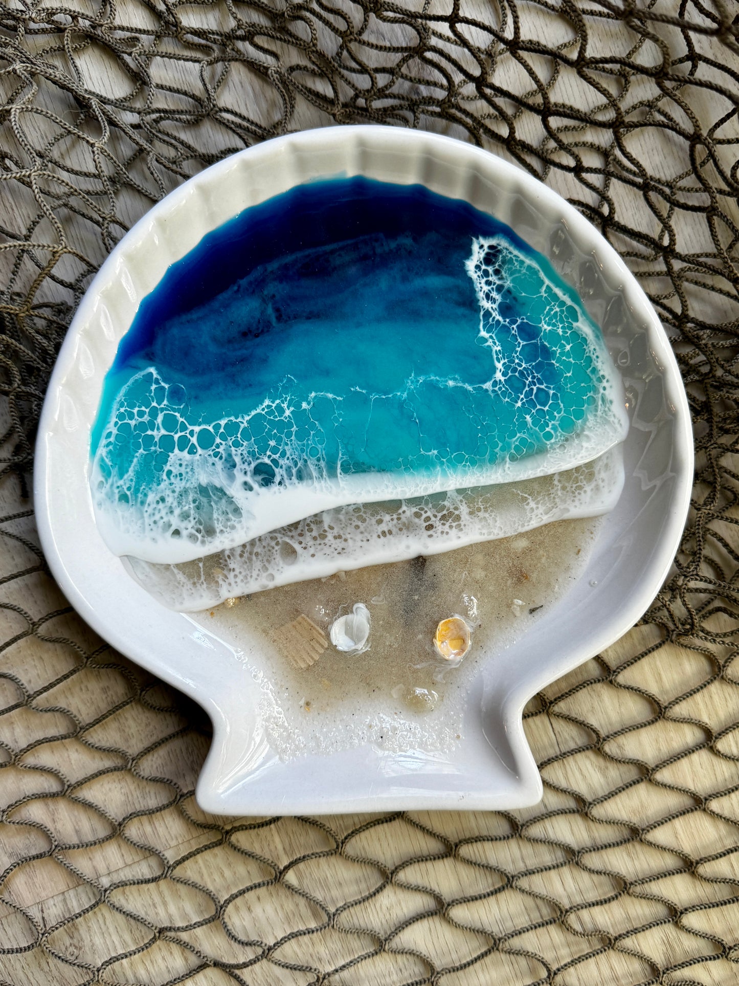 Resin Waves Ceramic Shell Dish